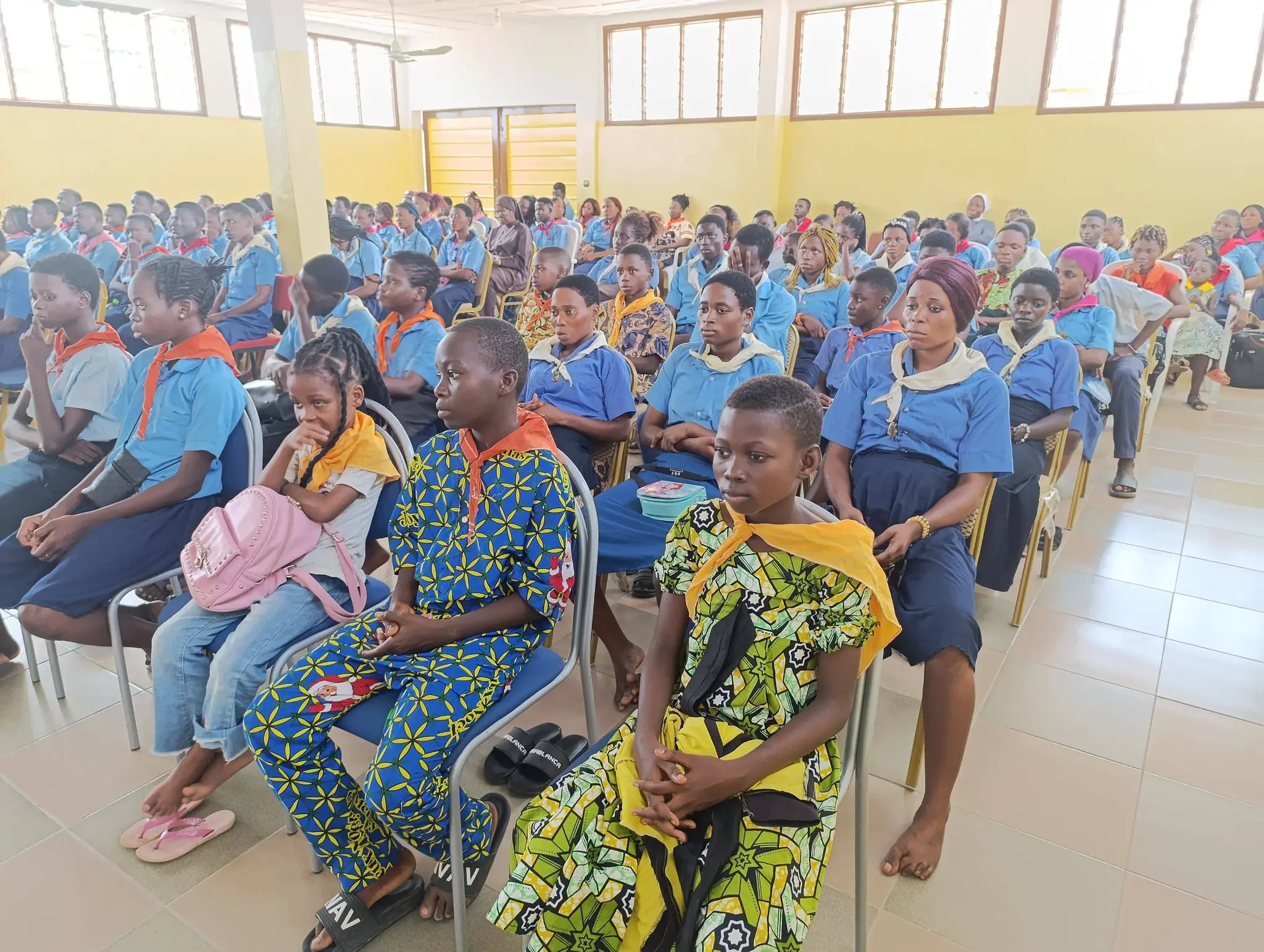 𝗠𝗔𝗗𝗘𝗕 𝗣𝗢𝗥𝗧𝗢-𝗡𝗢𝗩𝗢: 𝗹𝗲𝘀 𝗲𝗻𝗰𝗮𝗱𝗿𝗲𝘂𝗿𝘀 𝘃𝗼𝗻𝘁 𝗮̀ 𝗹𝗮 𝗿𝗲𝗻𝗰𝗼𝗻𝘁𝗿𝗲 𝗱𝗲 𝗗𝗶𝗲𝘂 